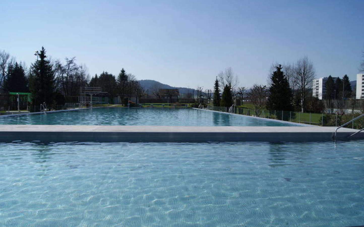 Début de saison pour la piscine plein air
